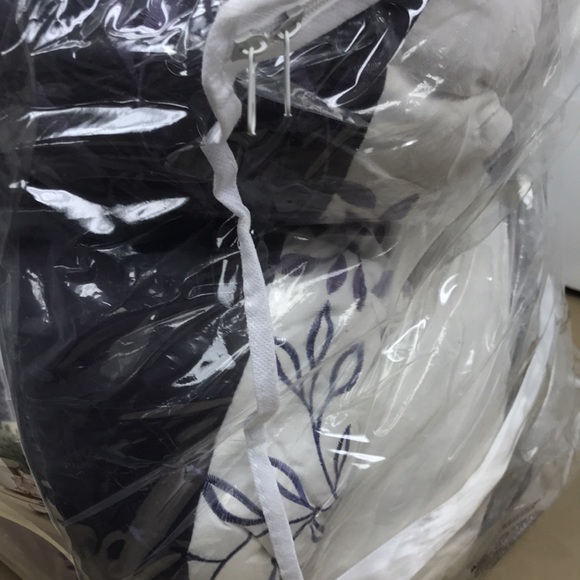 Glenberry 7pc king comforter set new missing decorative pillows - Picture 2 of 3